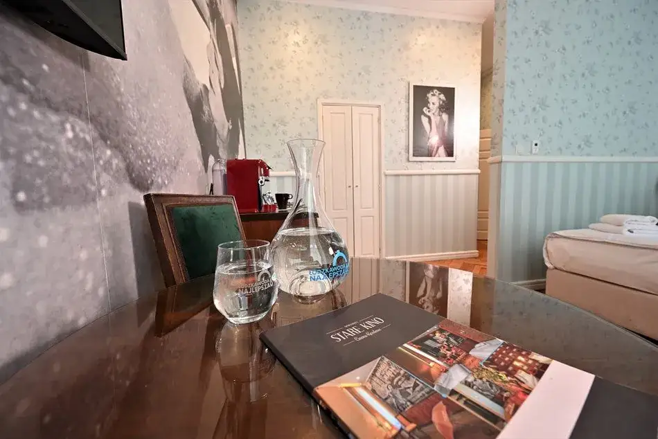 Czy woda w hotelu jest za darmo? Sprawdź, co musisz wiedzieć