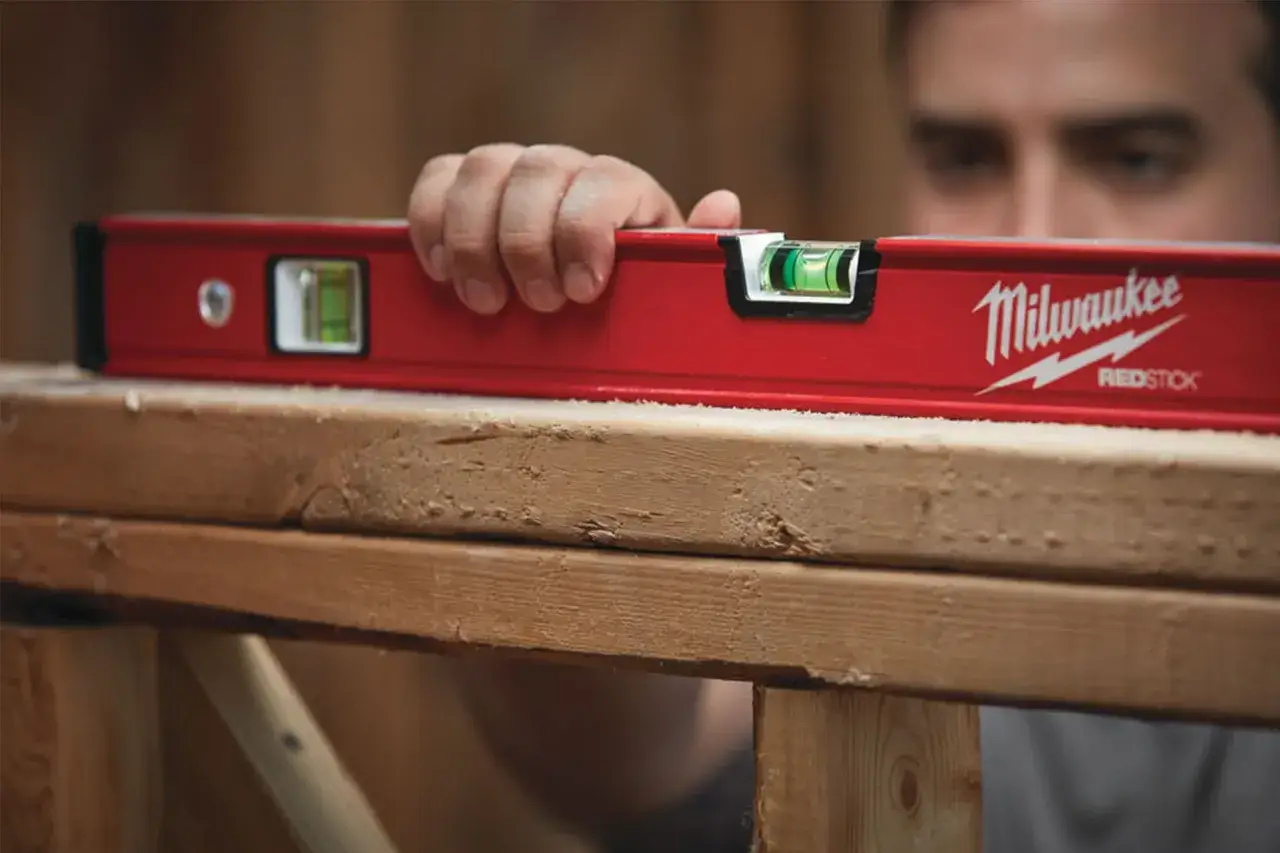 Poziomica: Jak wybrać i używać? Przewodnik eksperta