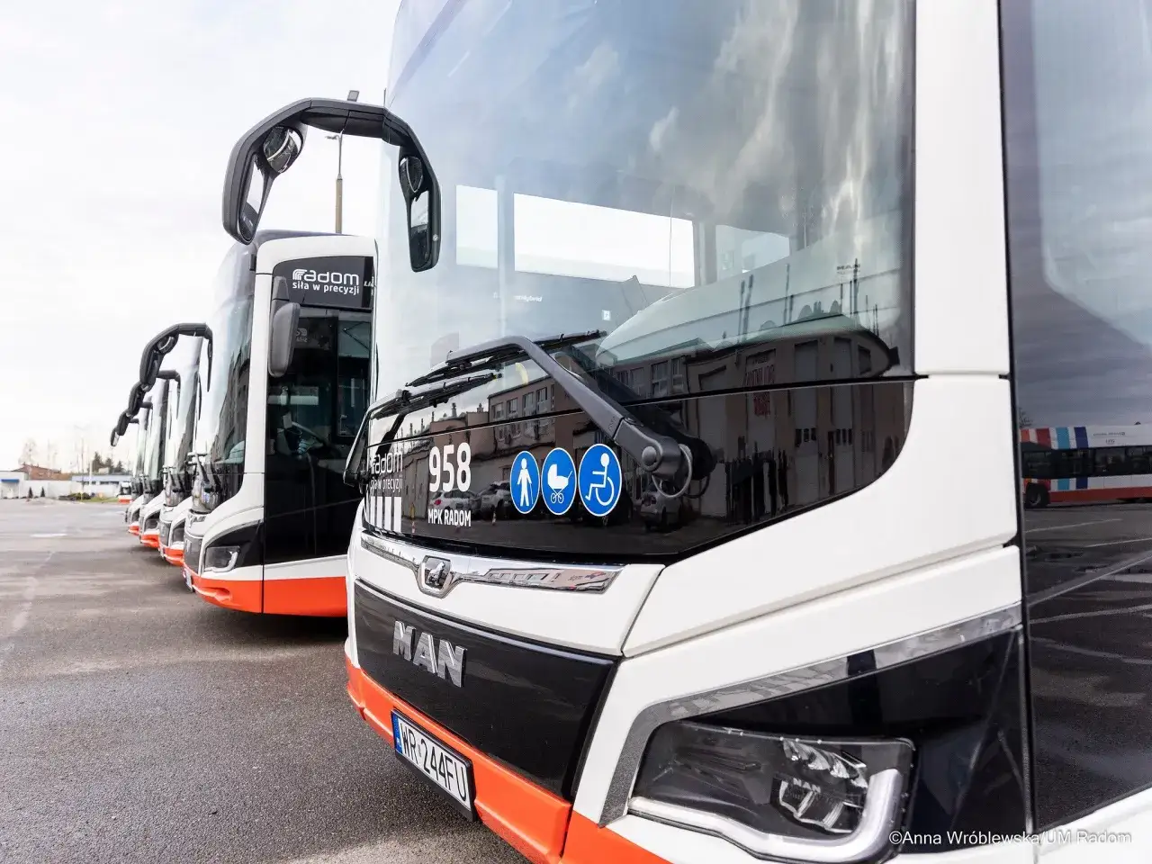 PKS Zielona Góra: Jak szybko znaleźć rozkład jazdy i kupić bilet?