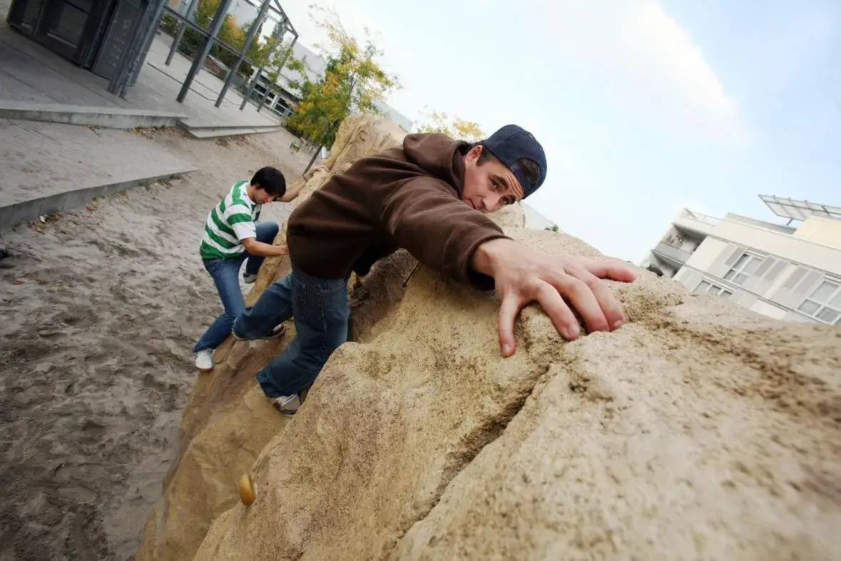 Czy można się bawić na placu zabaw? Bezpieczeństwo dla dorosłych