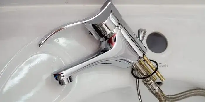 Kran przecieka? Wymień wylewkę sam! Poradnik eksperta