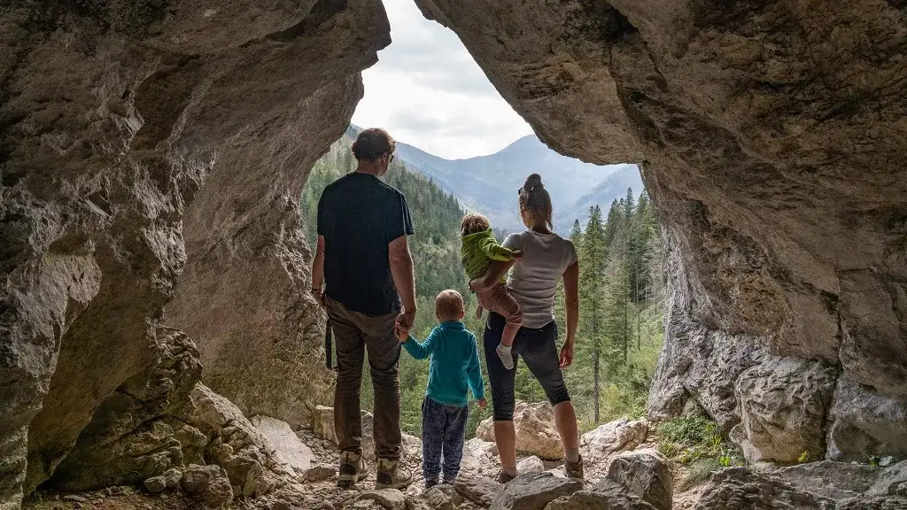 Dolina Kościeliska: najpiękniejsze atrakcje i jaskinie do zobaczenia w 2024