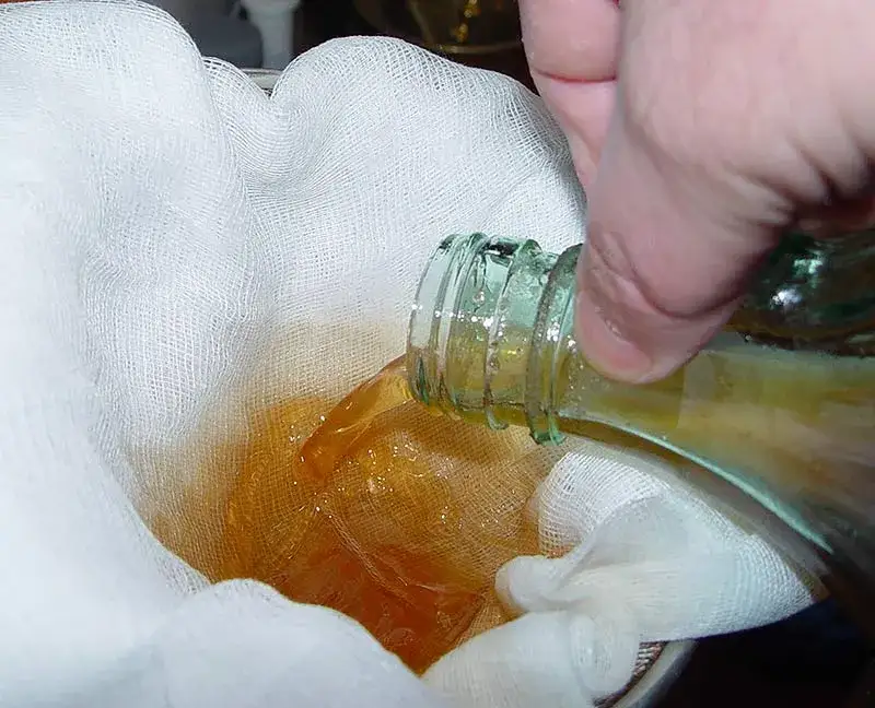 Jak przefiltrować nalewkę, aby uniknąć osadu i uzyskać czysty smak