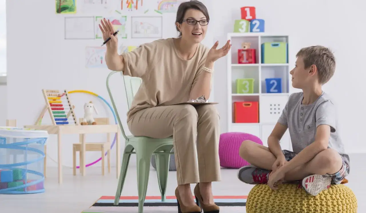 Kim jest pedagog szkolny? Rola, wsparcie i kluczowe różnice