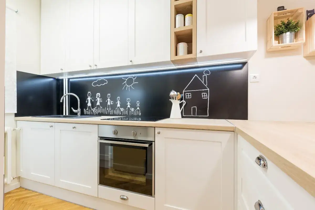 Farba w kuchni: Jaką wybrać? Trwała alternatywa dla płytek