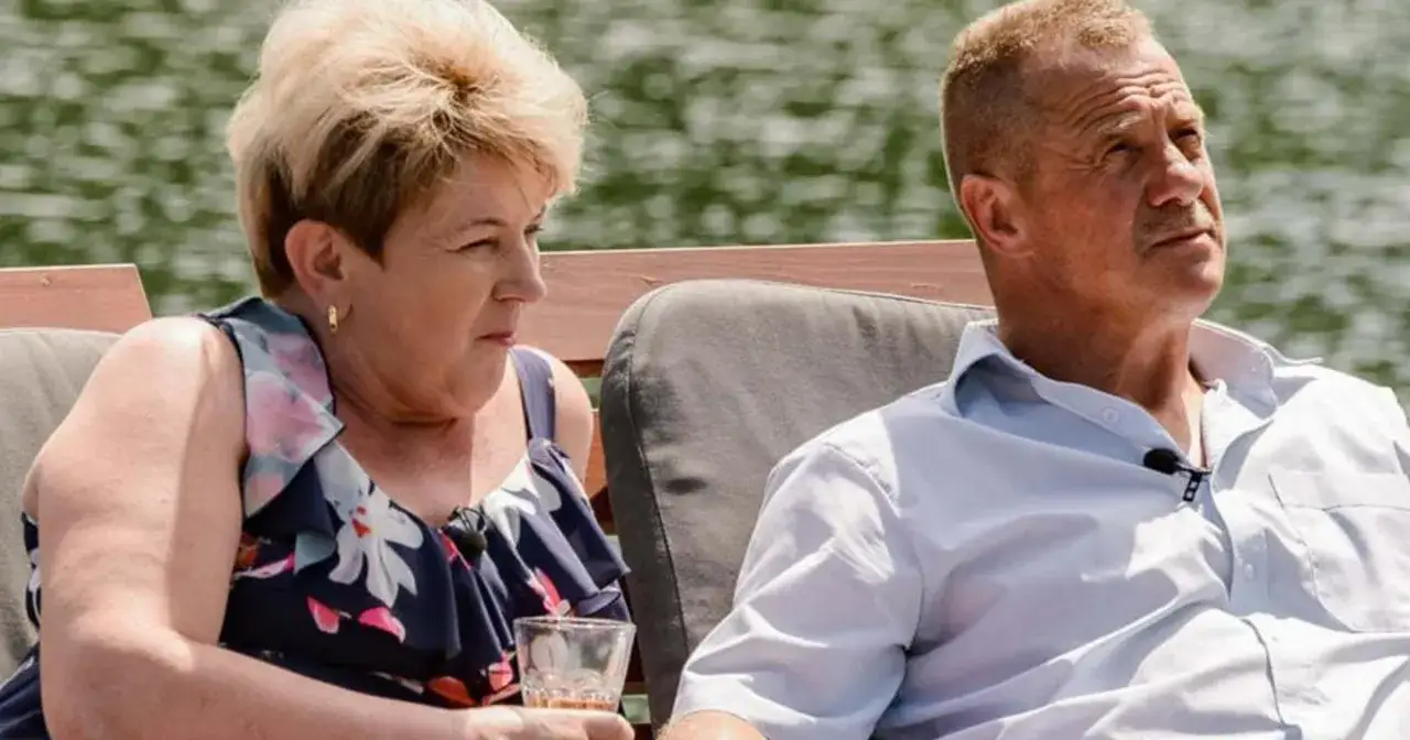 Bogusia z "Rolnik szuka żony" z drinkiem w ręku, obok niej siedzi mężczyzna. Co ukrywa?