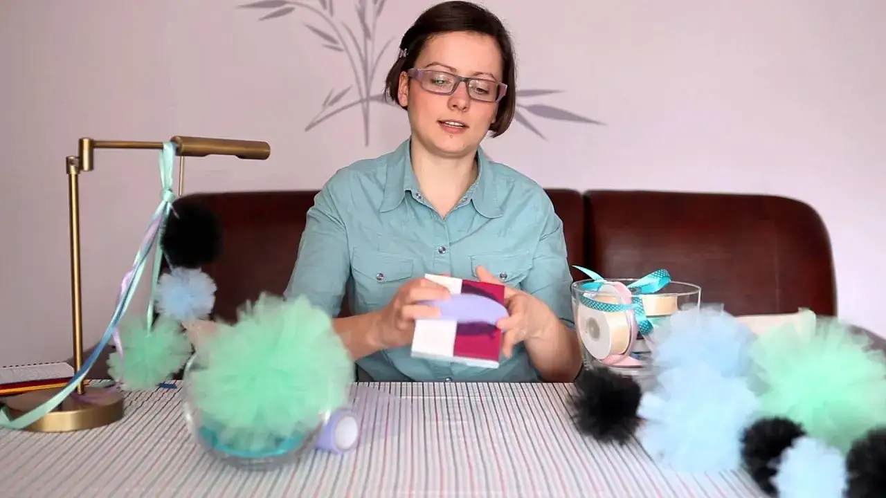 Jak rozłożyć pompony dekoracyjne, aby uzyskać idealny efekt dekoracji