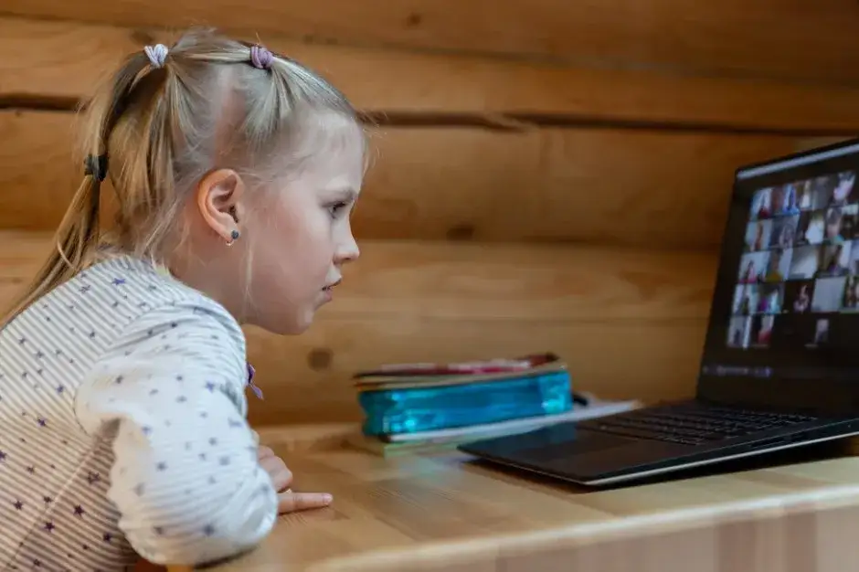 Czy za szkołę w chmurze się płaci? Oto nowe stawki i szczegóły