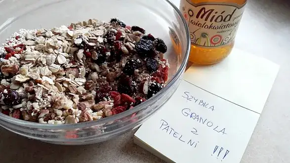 Jak zrobić granole na patelni w 10 minut - prosto i smacznie