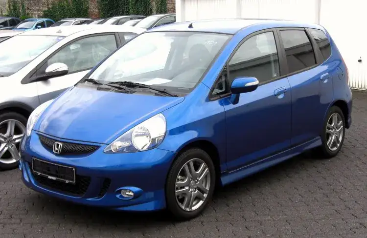 Ile oleju do silnika w Honda Jazz 1.2? Poznaj kluczowe informacje