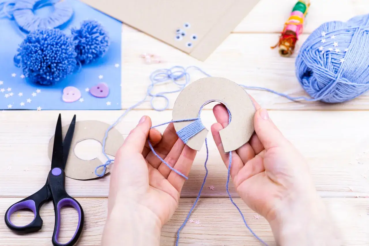 Ozdoby z filcu: Zrób to sam! Łatwe projekty dla początkujących