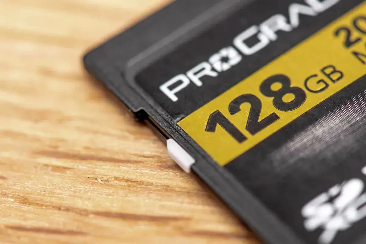 Karta pamięci 128 GB, idealna do aparatu Canon, gotowa na Twoje najlepsze ujęcia.