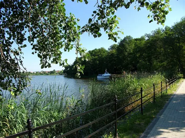 Jezioro Kórnickie: Odkryj piękno i atrakcje tego malowniczego miejsca