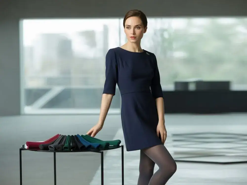 Jakie rajstopy do granatowej sukienki? Poradnik krok po kroku