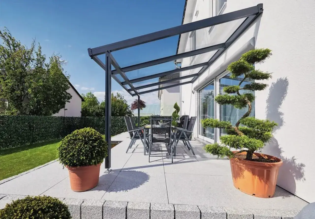 Czym pokryć pergolę? Materiały, koszty i porady ekspertów