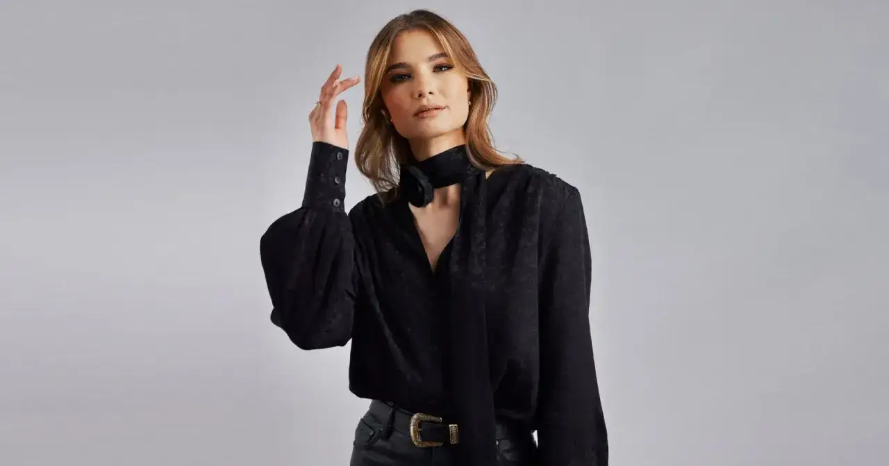 Jak się ubrać na kolację firmową? Praktyczny przewodnik