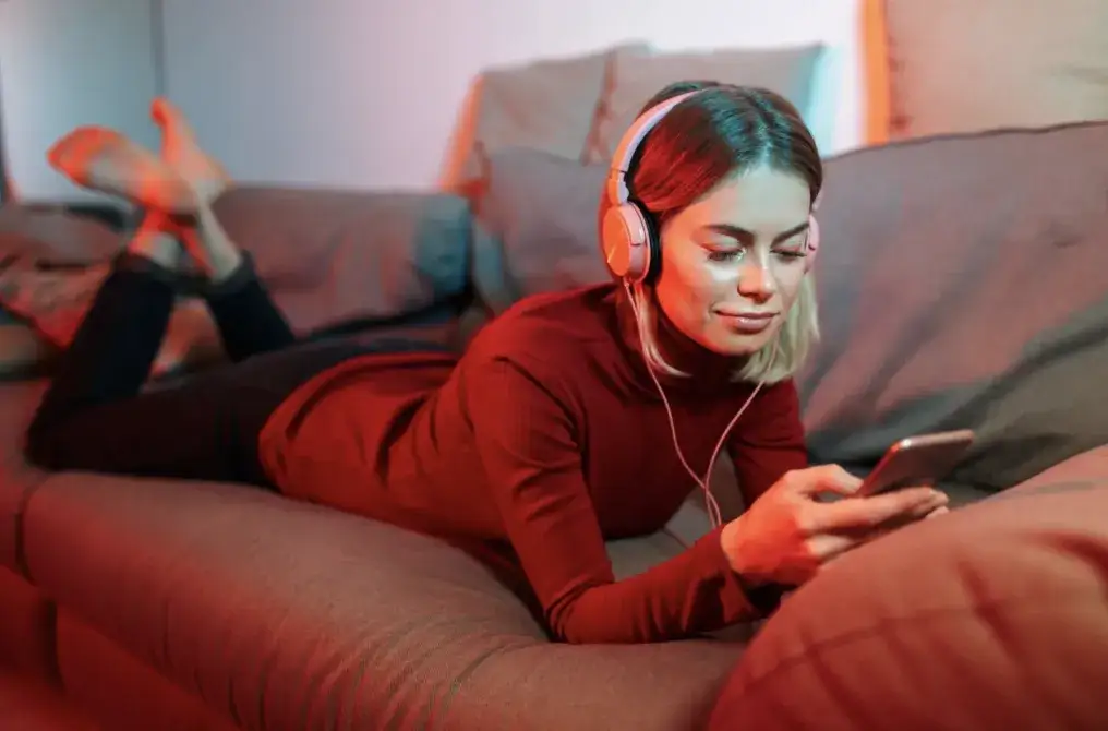 Jak zmieniają się nasze nawyki grania? Od tradycyjnych salonów gier do świata rozrywki online