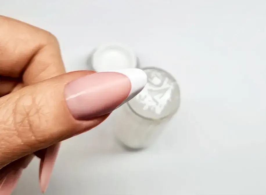 Jak zrobić manicure francuski w domu - proste kroki dla idealnego efektu