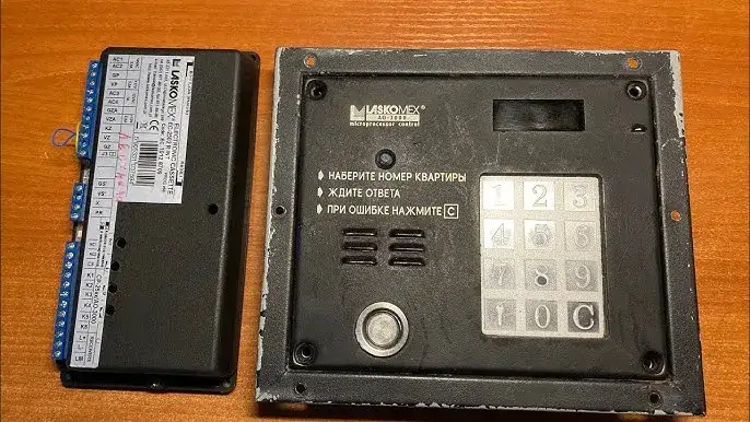 Jak zmienić kod w domofonie Laskomex i uniknąć problemów z bezpieczeństwem