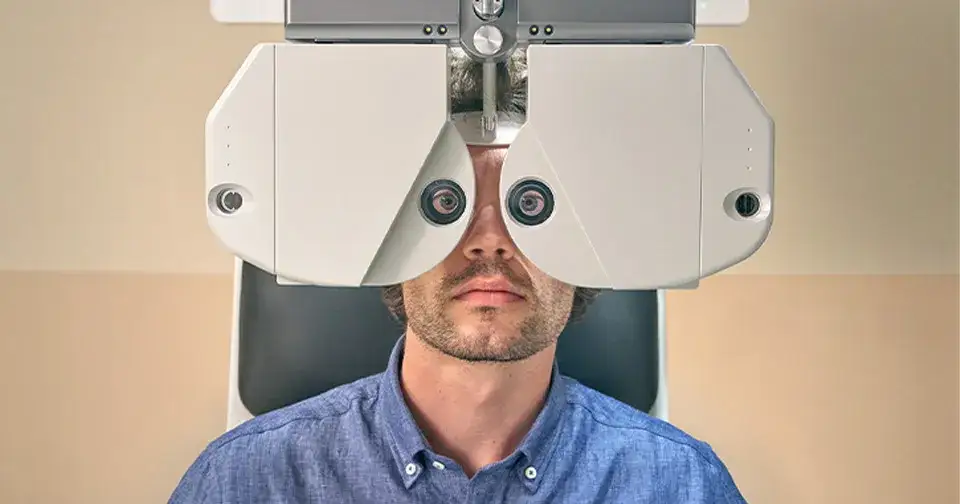 Optometrysta czy okulista w Vision Express? Kto bada wzrok?