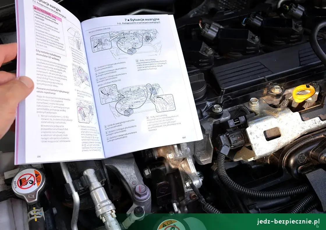 Yaris Cross: Akumulator 12V gdzie jest i jak awaryjnie odpalić?