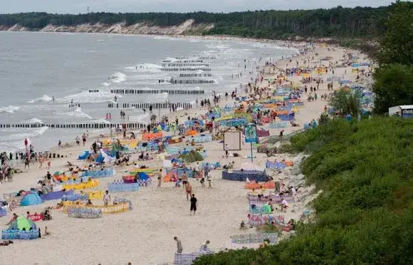 Ustka plaża wschodnia czy zachodnia - która jest lepsza dla ciebie?