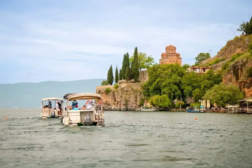 Jezioro Ochrydzkie opinie: co naprawdę myślą turyści o tym miejscu?