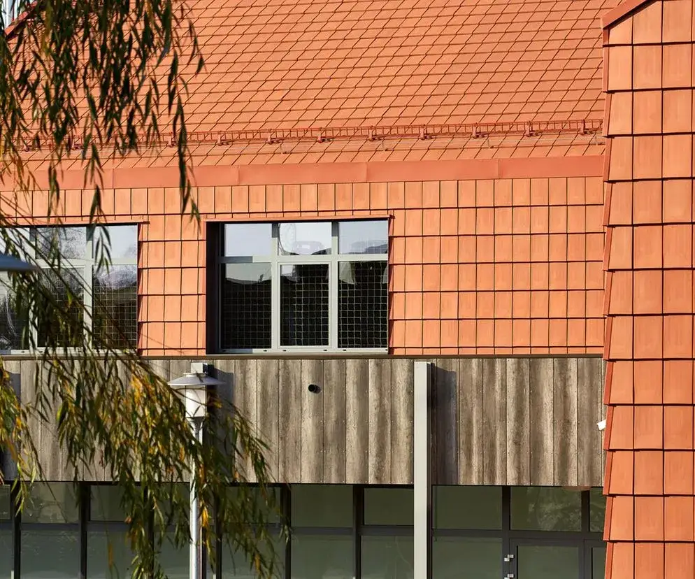 Kasztanowa dachówka jaką elewację wybrać, aby uniknąć błędów?