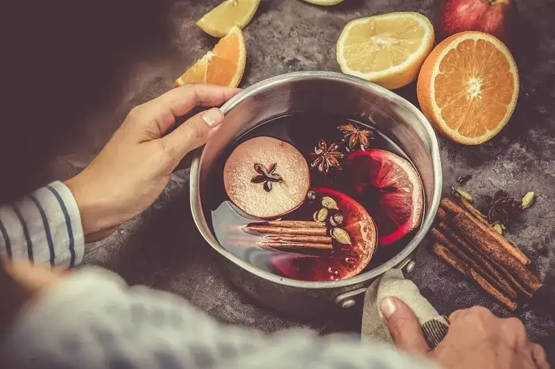 Jak zrobić grzańca w domu - proste przepisy na idealny napój