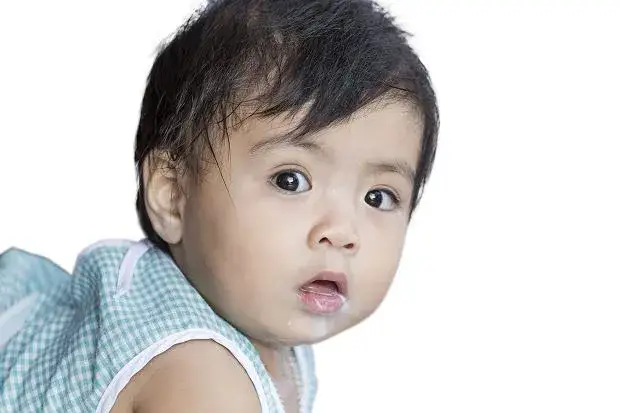 Dlaczego dziecko z refluksem kaszle: poznaj przyczyny i sposoby leczenia