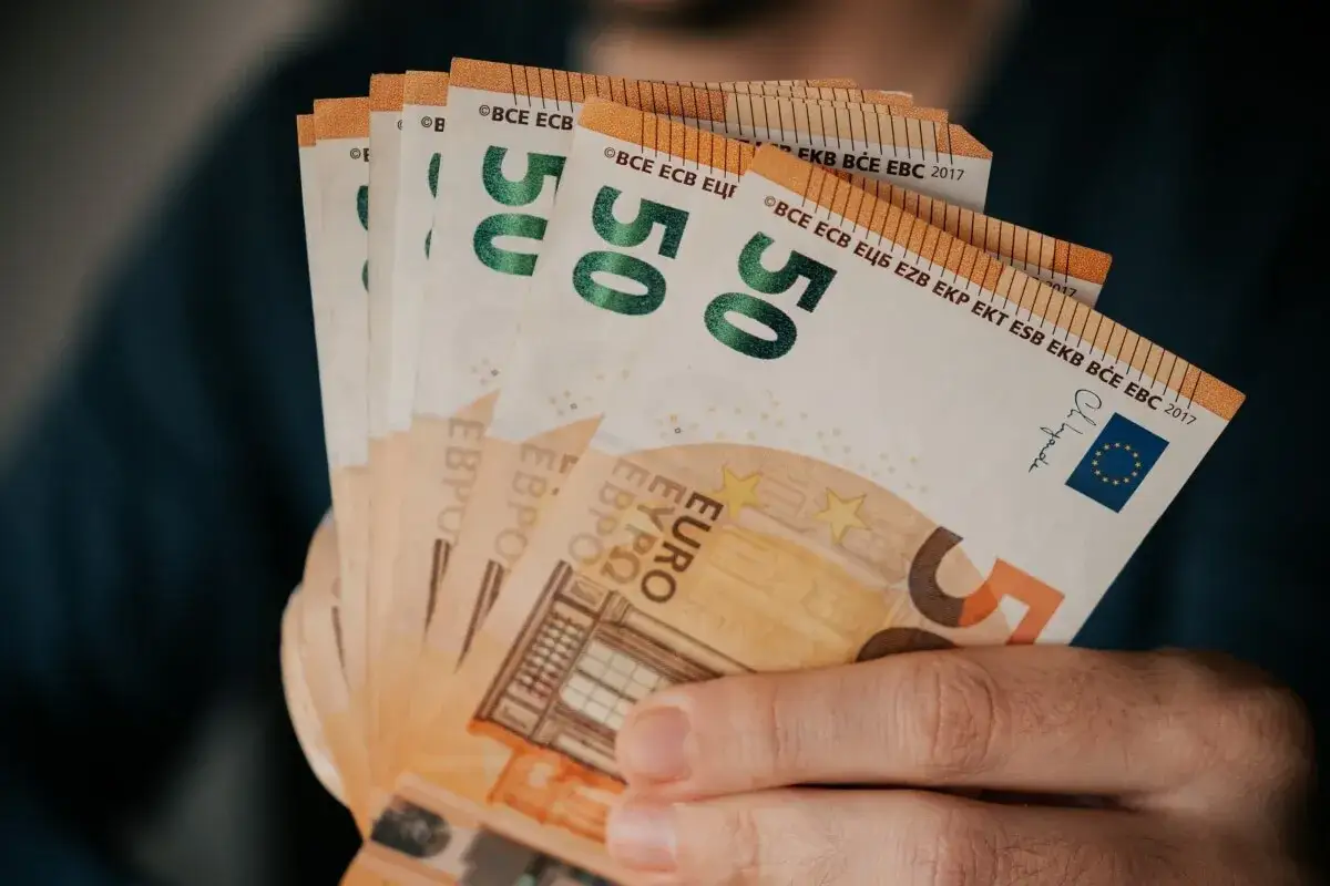 Ile kosztuje euro w skupie? Sprawdź najkorzystniejsze oferty teraz