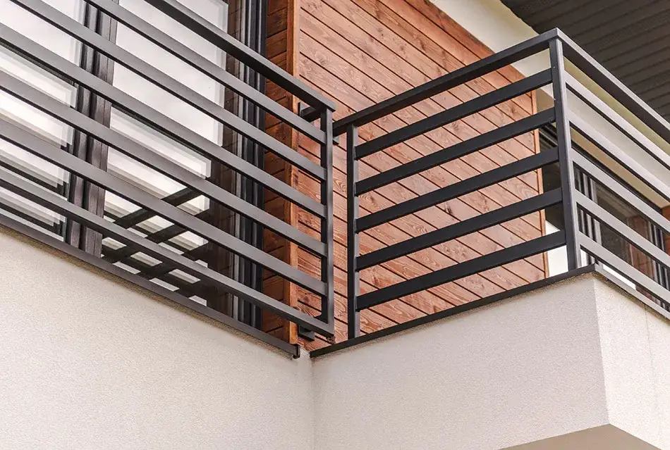 Co na balustradę balkonu? Najlepsze materiały i inspiracje dla Ciebie