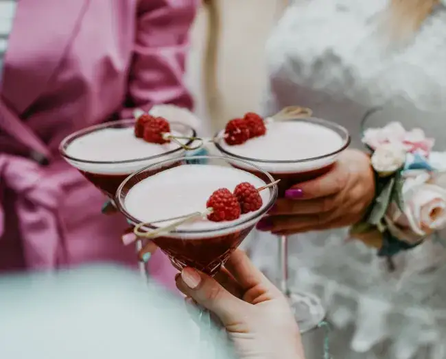 Drink bar na wesele: ile kosztuje? Poznaj realne ceny i uniknij pułapek