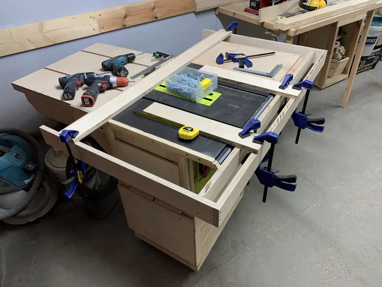 Jak zrobić piłę stołową z pilarki ręcznej - proste kroki i porady