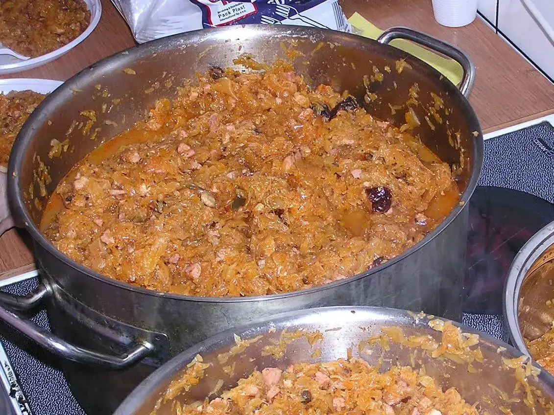 Jakie przyprawy do bigosu - odkryj sekrety smaku tradycyjnego dania