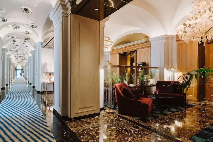 Raffles Europejski: Najdroższy hotel w Polsce. Co dostaniesz za 100 tys.?