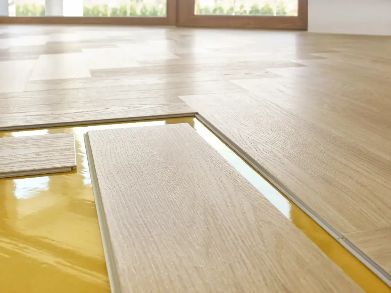 Czy pod panele winylowe podkład jest niezbędny? Oto co musisz wiedzieć