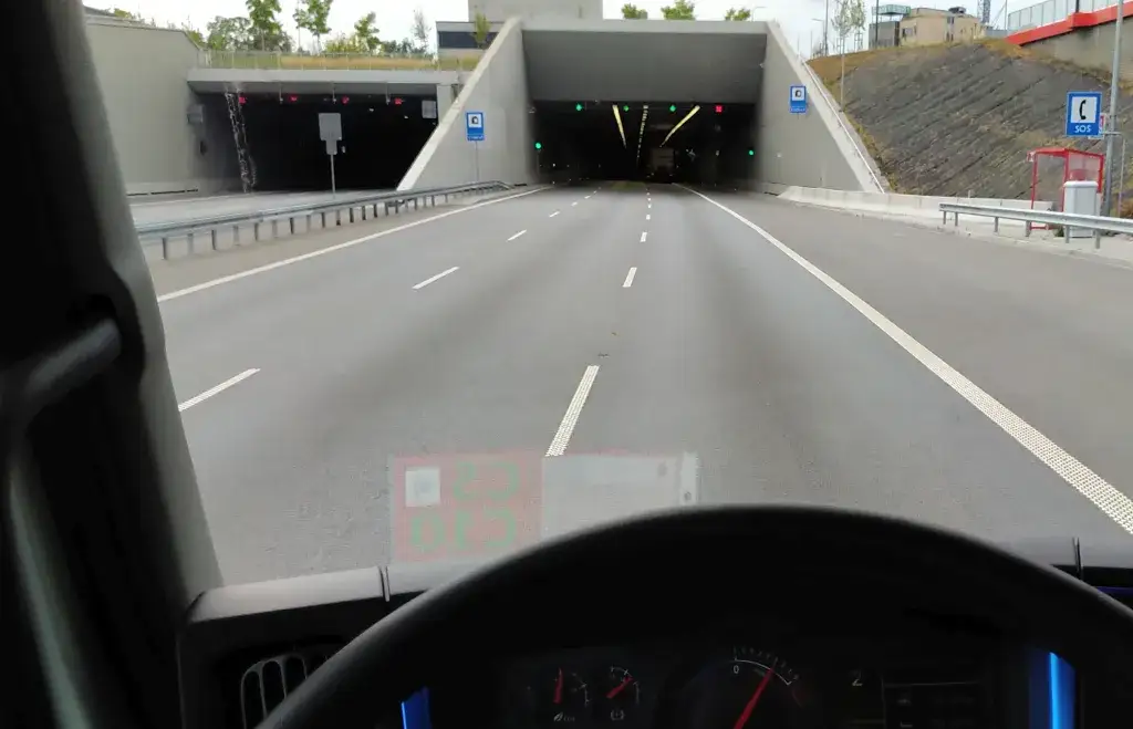 Czy na S2 jest zakaz dla ciężarówek? Sprawdź aktualne przepisy!