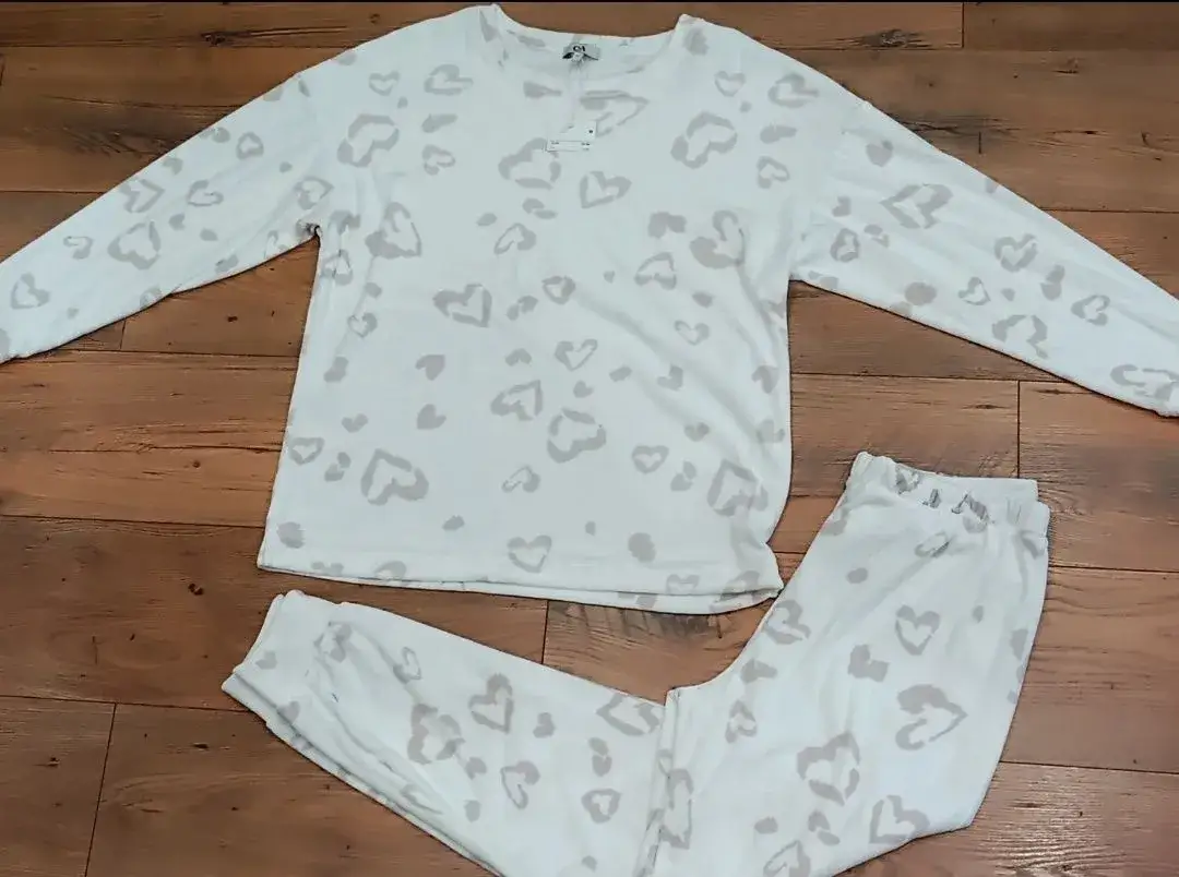 Piżamy damskie C&A: Przewodnik po stylach, materiałach i cenach