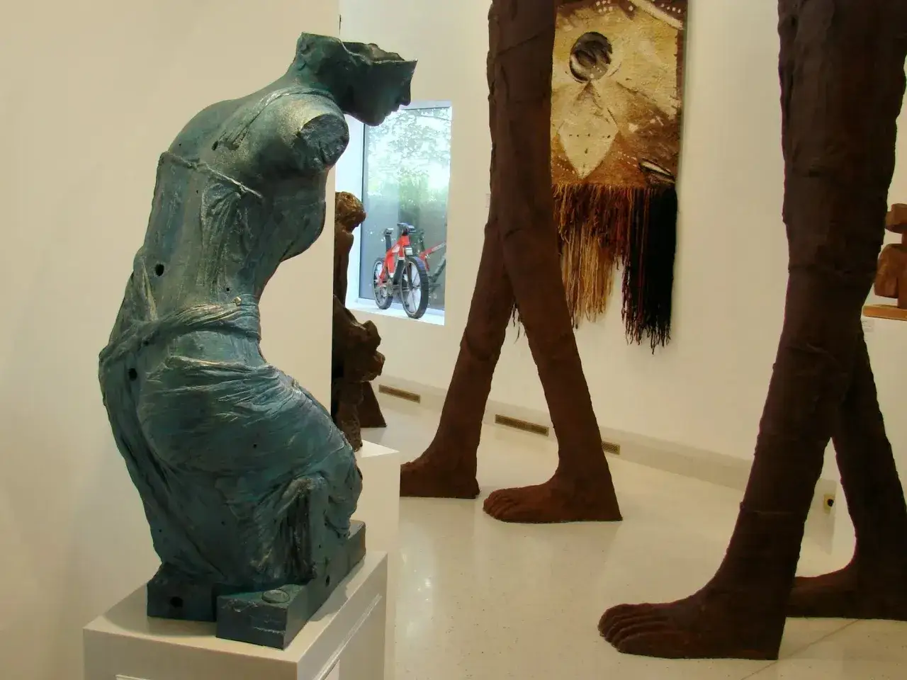 Mitoraj rzeźba: Odkryj tajemnice i znaczenie jego dzieł w sztuce