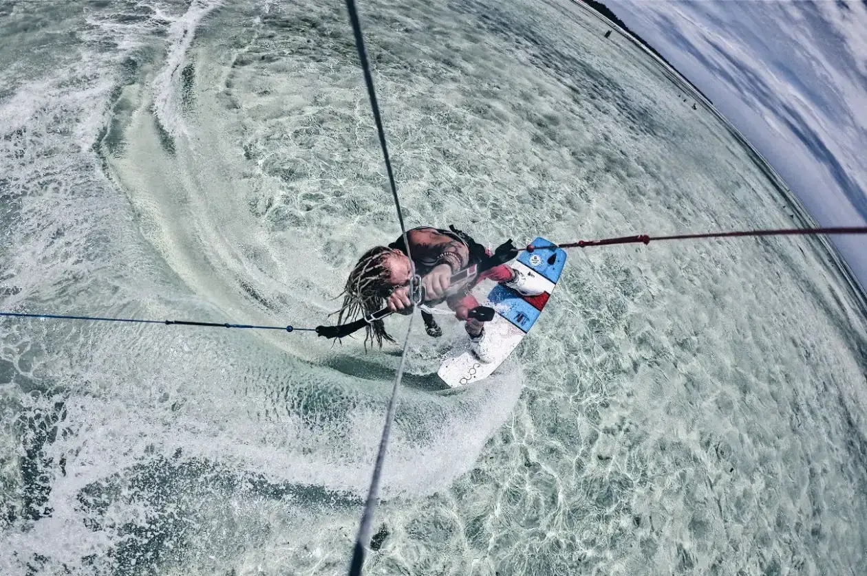Gdzie na kitesurfing? Polska i zagranica przewodnik po najlepszych spotach