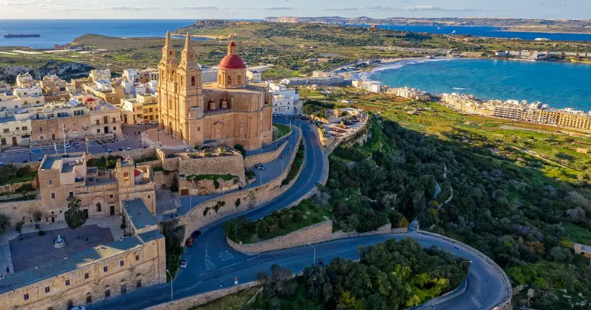 Czy Malta to państwo? Poznaj jej status i ciekawostki geograficzne