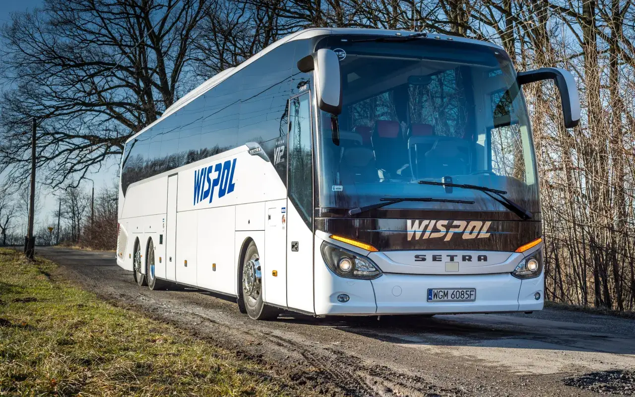 Ile kosztuje bus z Kołobrzegu do Dźwirzyna? Sprawdź ceny i oferty