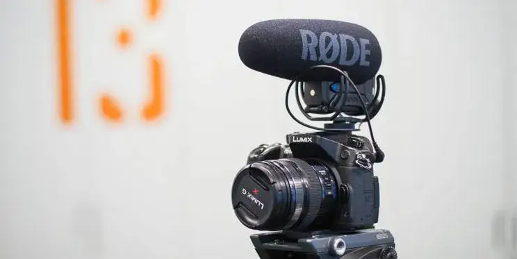 Mikrofon do aparatu: Jak wybrać i nagrać idealny dźwięk?