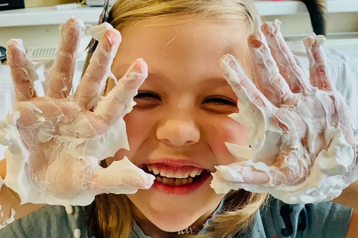 Pianka do golenia: Niesamowite eksperymenty dla dzieci krok po kroku