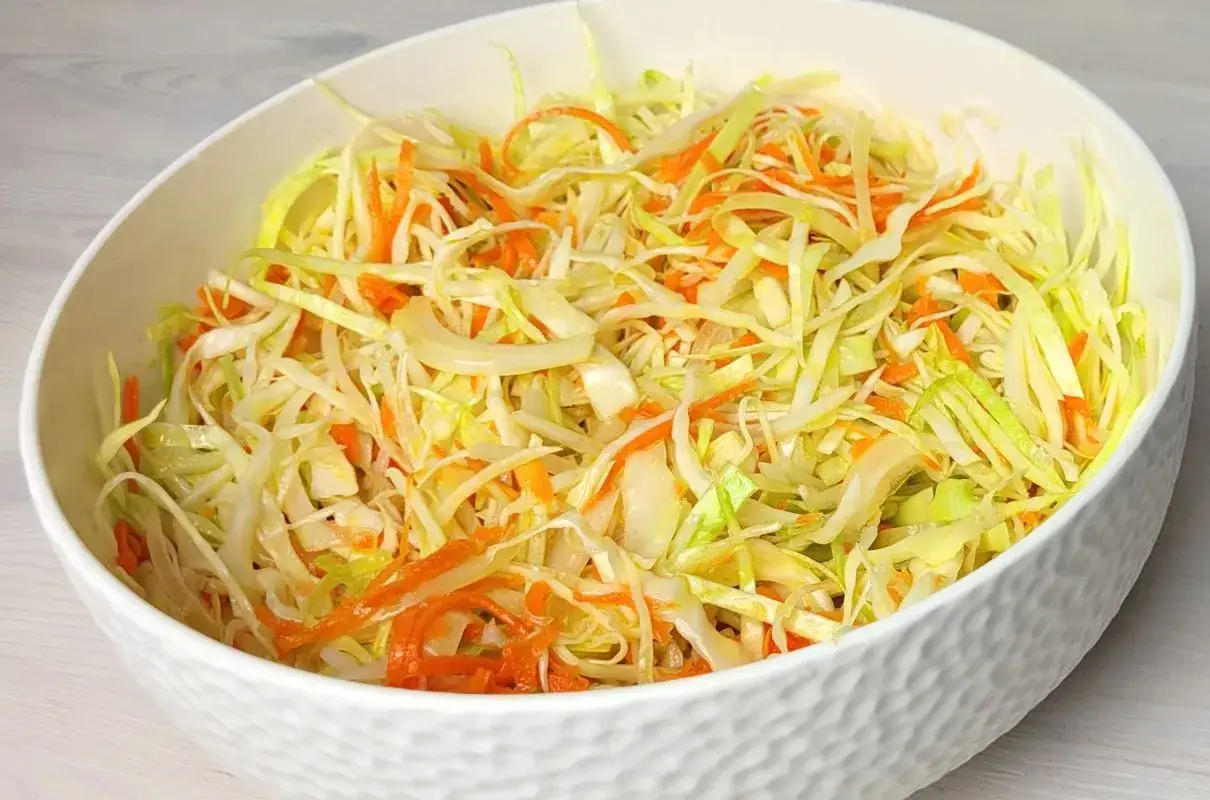 Surówka z białej kapusty jak u Chińczyka: Sekret idealnego smaku