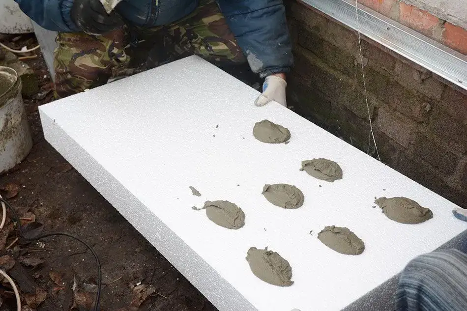 Ile kleju potrzebujesz na elewację? Oblicz dokładną ilość kleju