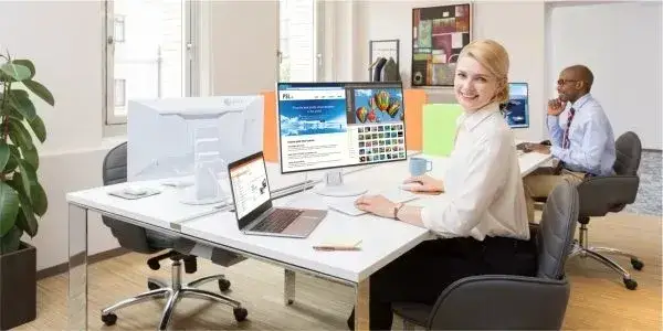 Co to jest monitor? Poznaj jego funkcje, rodzaje i zastosowania