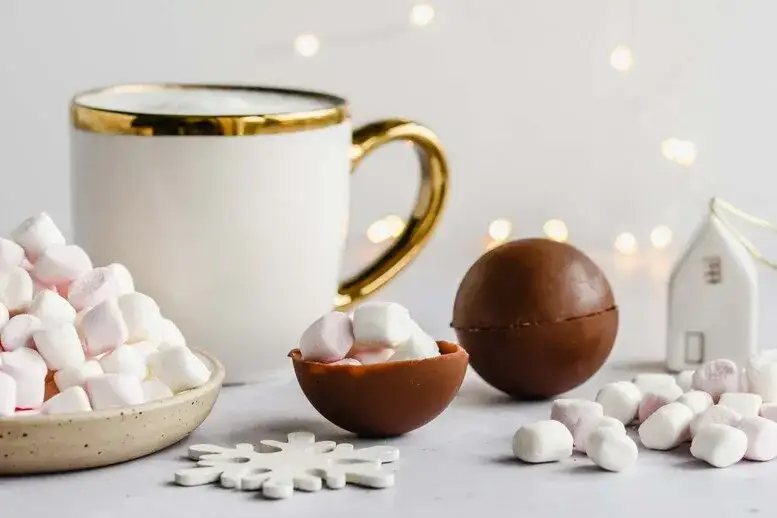 Gdzie kupić kule czekoladowe z piankami? Sprawdź najlepsze oferty