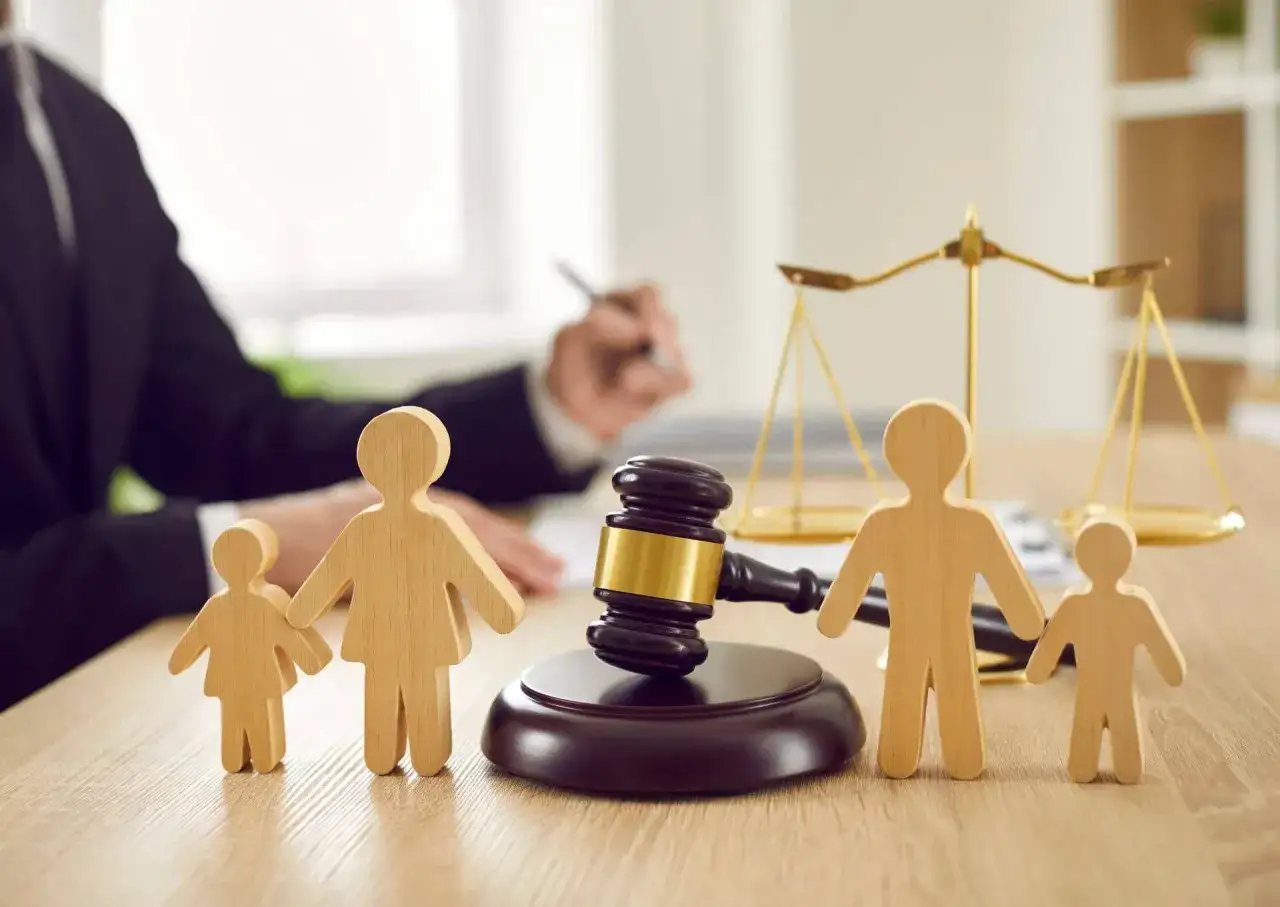 Kiedy sąd odbiera matce dziecko? Przyczyny i prawa rodzica